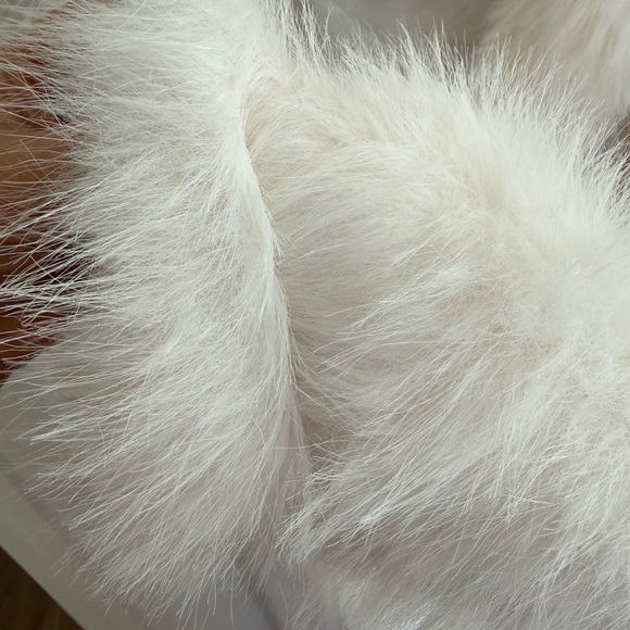 🛍️Elegant White Faux Fur Coat - Picture 7 of 8